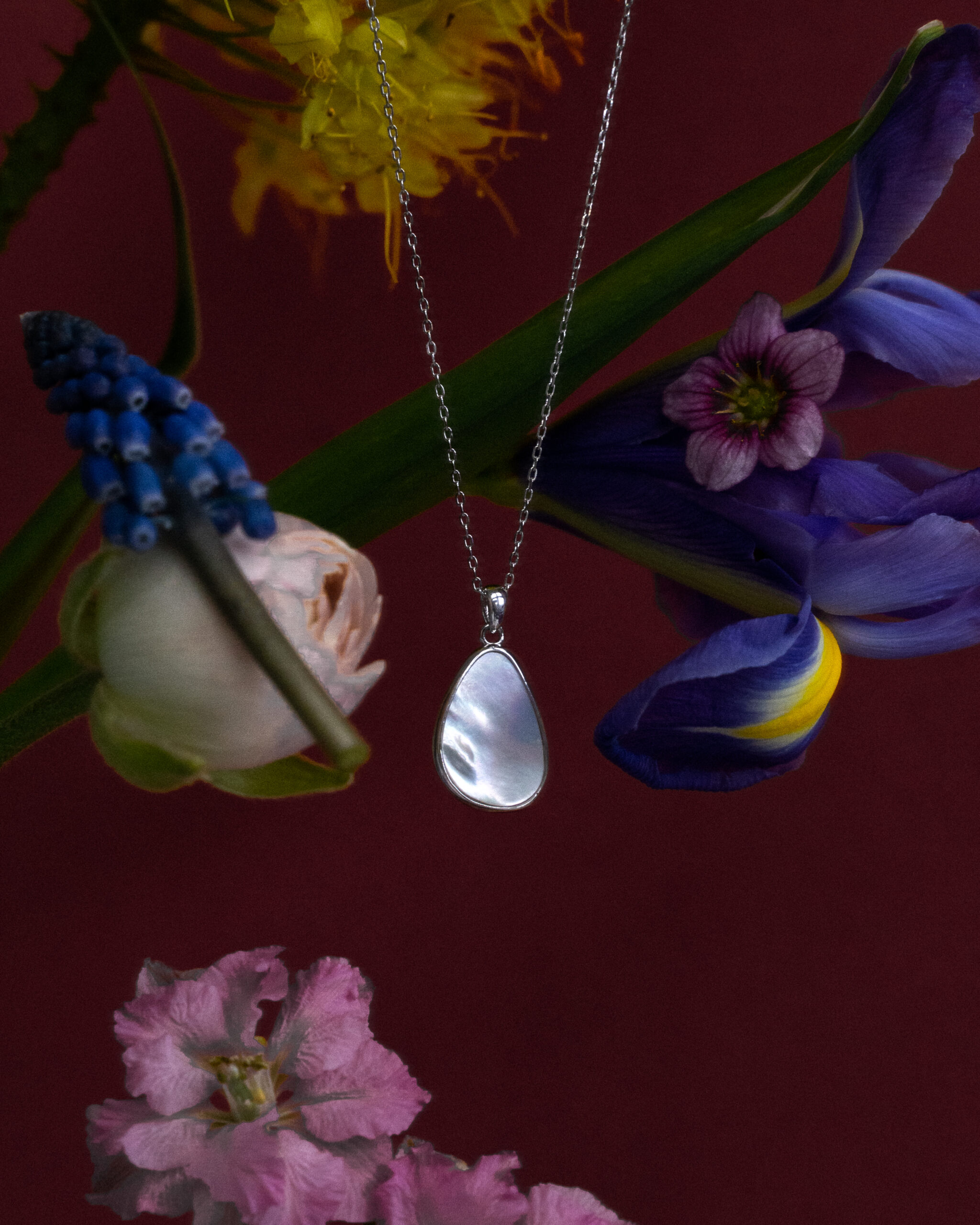 Astra silver necklace with mother of pearl