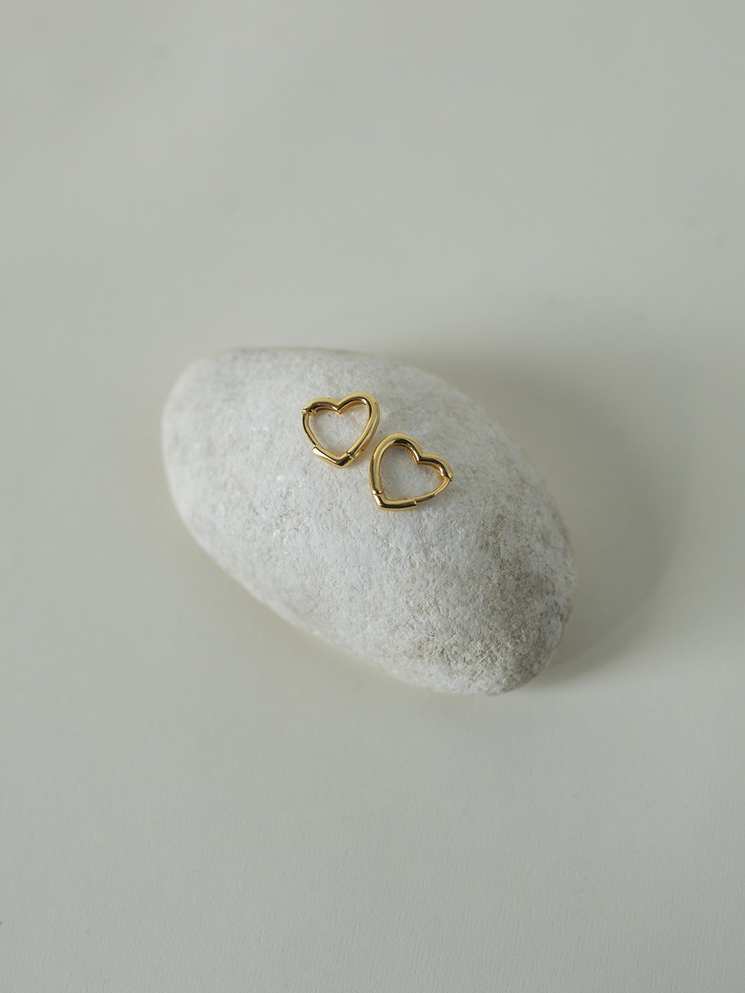 Heart 10mm gold hoop earrings